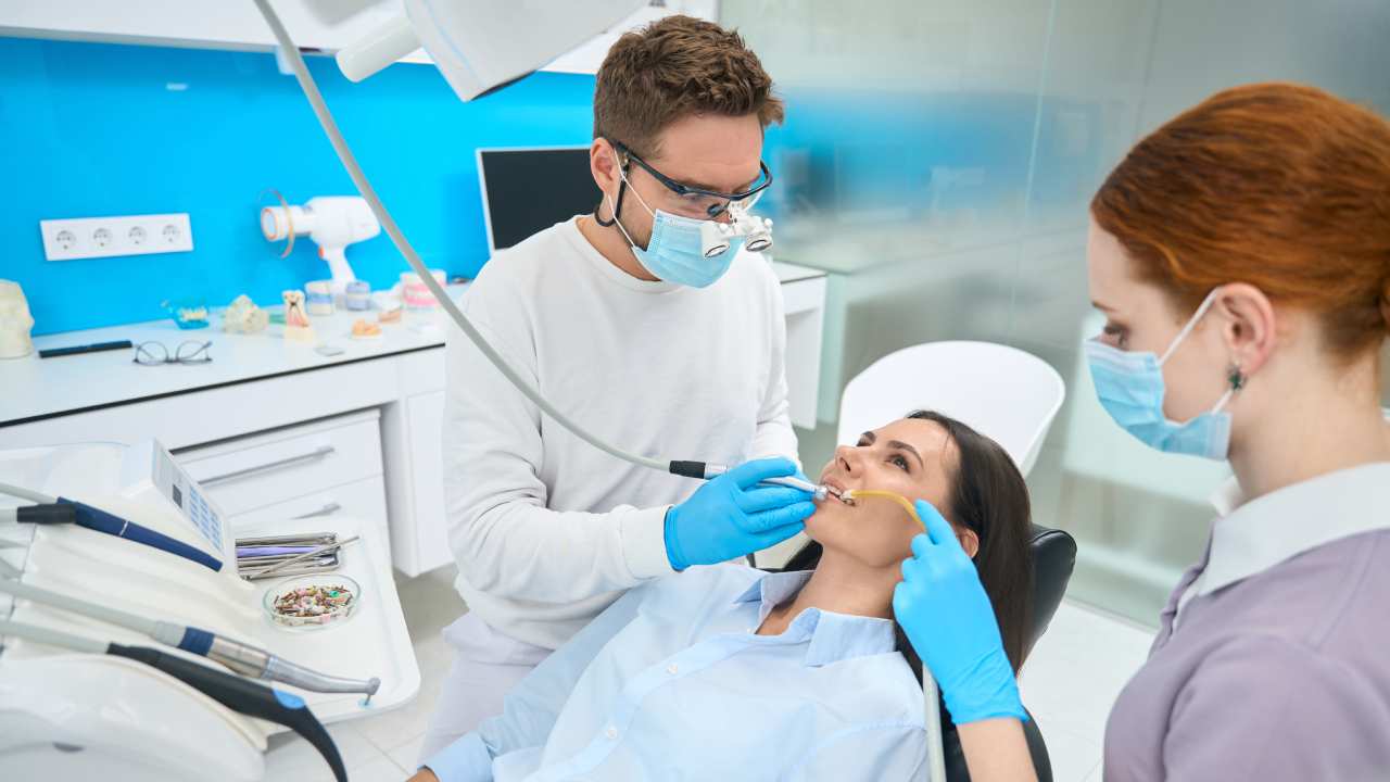 The Importance of an Oral Cancer Screening Dentist for You