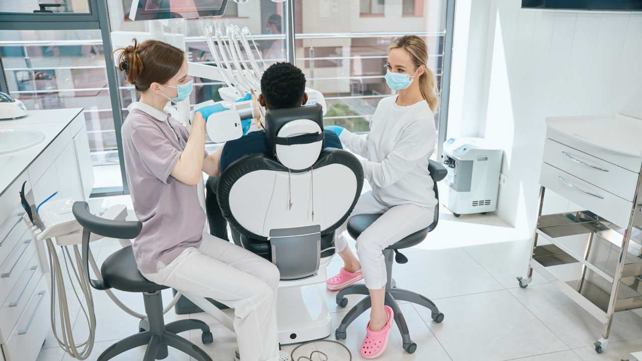 What You Need to Know About Teeth Whitening Huntersville