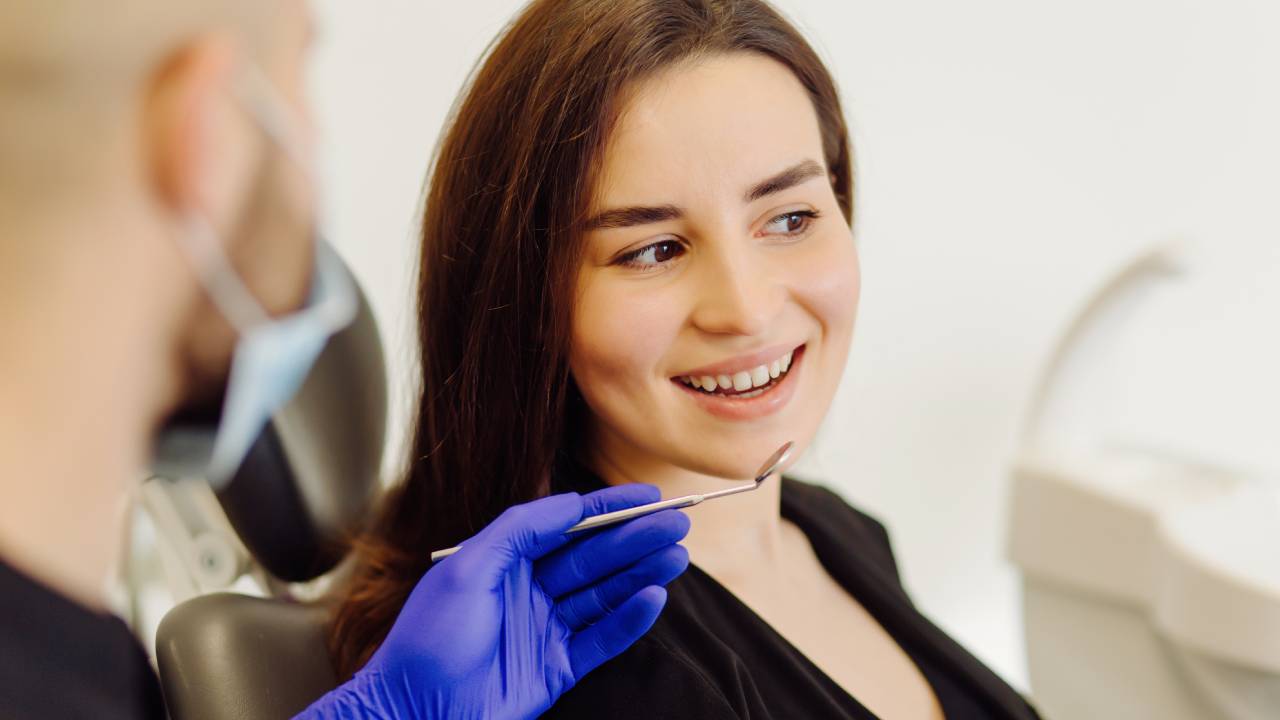 How to Choose the Right Implant Dentist: 9 Things to Check